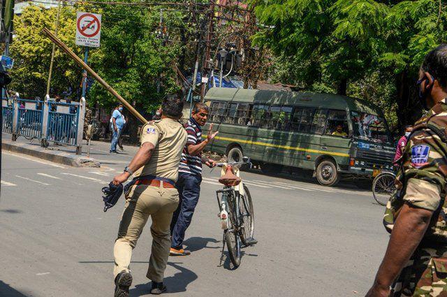 Những hình phạt bá đạo nhất mùa COVID-19: Chép phạt lời xin lỗi 500 lần, xây mộ dọa dân-3
