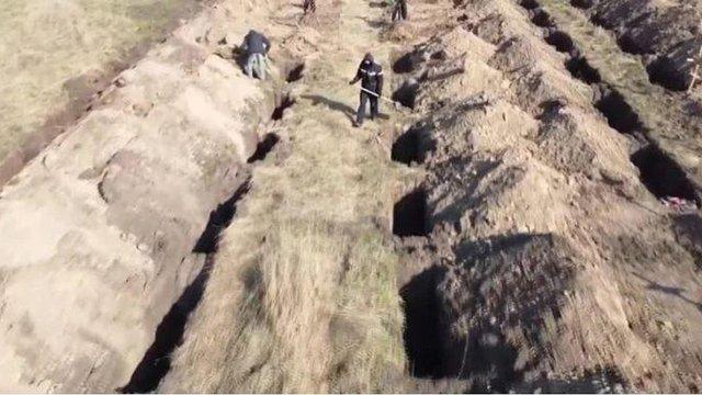 Những hình phạt bá đạo nhất mùa COVID-19: Chép phạt lời xin lỗi 500 lần, xây mộ dọa dân-6