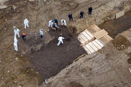 Giữa mùa Covid-19: New York vật lộn xử lý số người chết quá tải, đưa ra chôn cất ngoài đảo