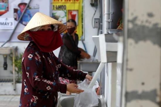 'ATM gạo' của Việt Nam lên báo nước ngoài