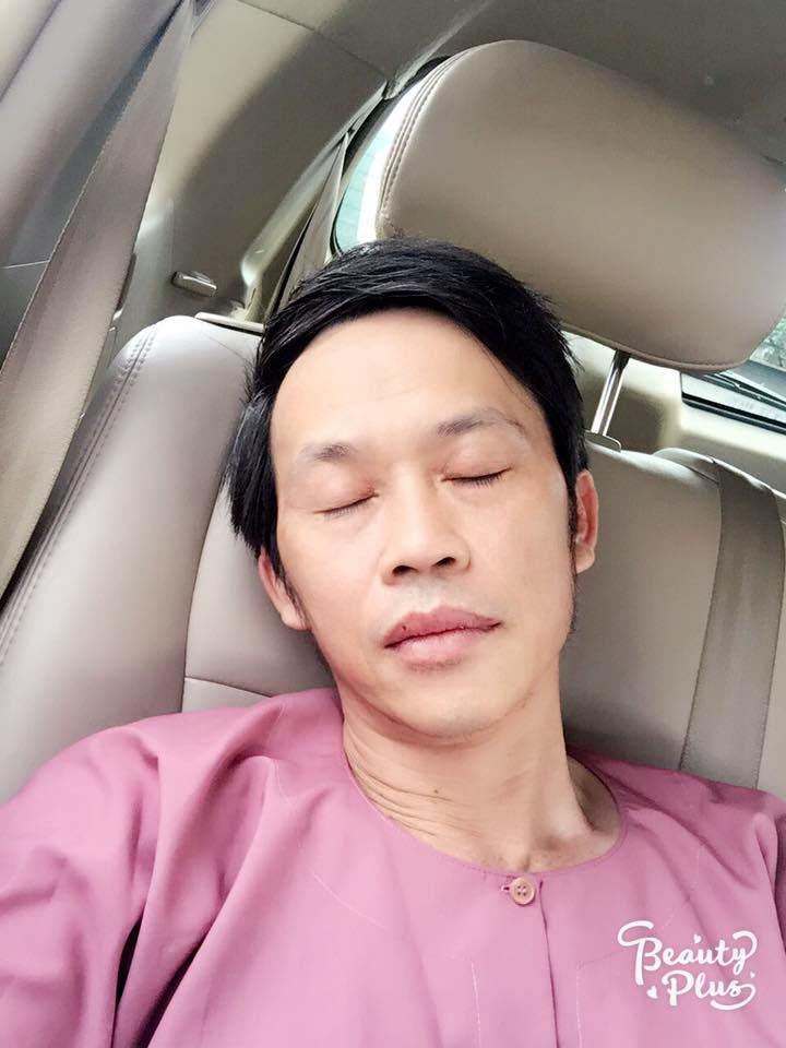 Mấy ai làm được như danh hài Hoài Linh, đưa bộ đồ bà ba đi khắp năm châu bốn bể-3