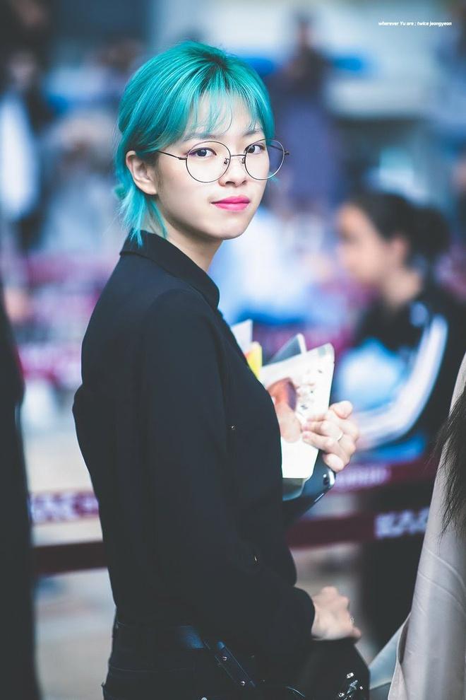 8 sao Hàn trông ra dáng giám đốc giàu có nhất khi đeo kính-7