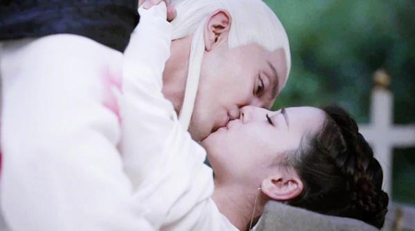 Bí mật các cảnh hôn: Người dùng thẻ ngân hàng, người dùng màng bọc thực phẩm nhưng Dương Tử mới là độc nhất-1