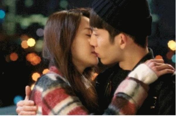 Bí mật các cảnh hôn: Người dùng thẻ ngân hàng, người dùng màng bọc thực phẩm nhưng Dương Tử mới là độc nhất-6