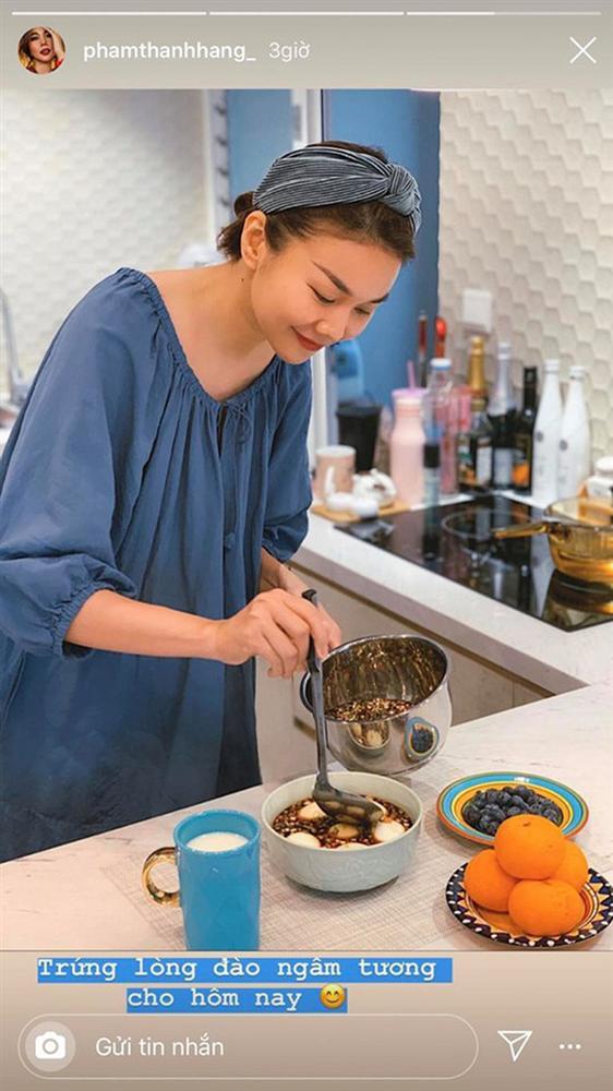 Sao Việt tiết kiệm mùa dịch: Người mặc đồ cả tuần mới giặt, người chăm chỉ vào bếp nấu ăn-5