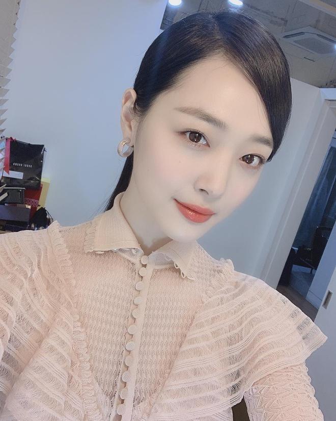 Ca sĩ Hàn vui khi báo chí khóa chức năng bình luận của khán giả-2