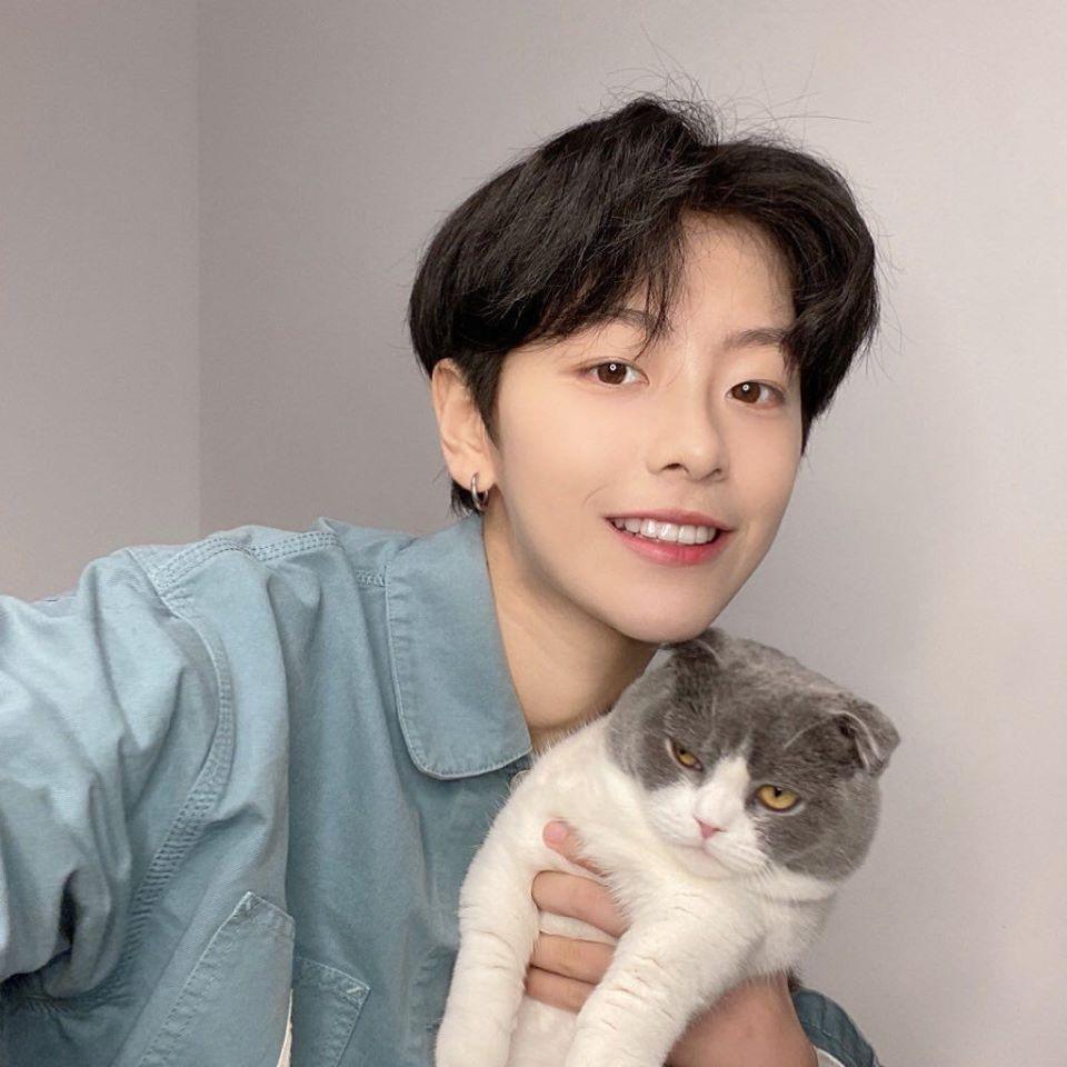 Thực tập sinh nữ Produce 101 bản Trung nổi như cồn vì quá... đẹp trai-10