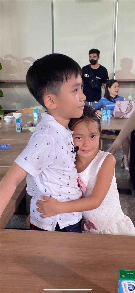 Quý tử nhà Thu Trang - Tiến Luật: Càng lớn càng khôi ngô, mới 6 tuổi đã nổi rần rần hội mê trai đẹp-2