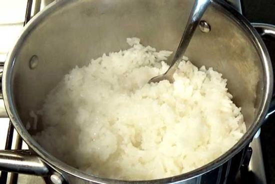 Mẹo chữa cơm nhão, rau héo trở nên tươi