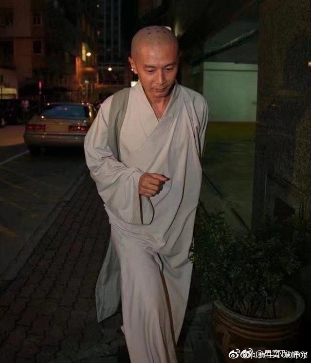 Nam thần TVB một thời lừng lẫy: thiếu gia đam mê cờ bạc, quy y cửa Phật để giảm nhẹ tội lỗi-7