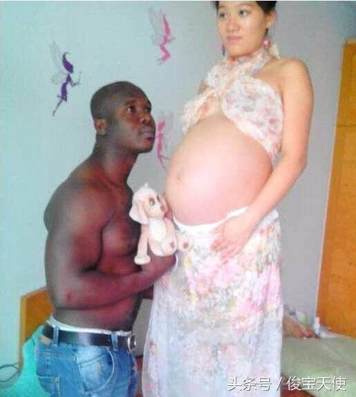 Thích con lai cô gái kết hôn với chàng trai châu Phi, phản ứng người mẹ khi đứa con sinh ra mới sốc-1
