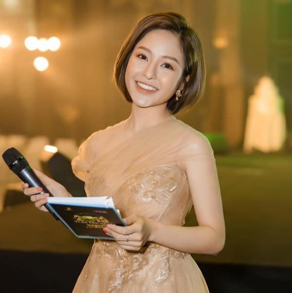 Khoe clip nhảy gợi cảm, body bốc lửa của hotgirl Trâm Anh thực sự làm người xem phải chú ý-1