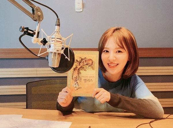 Fan thở phào với hình ảnh Wendy tươi tắn ngày trở lại sau thời gian điều trị chấn thương-4