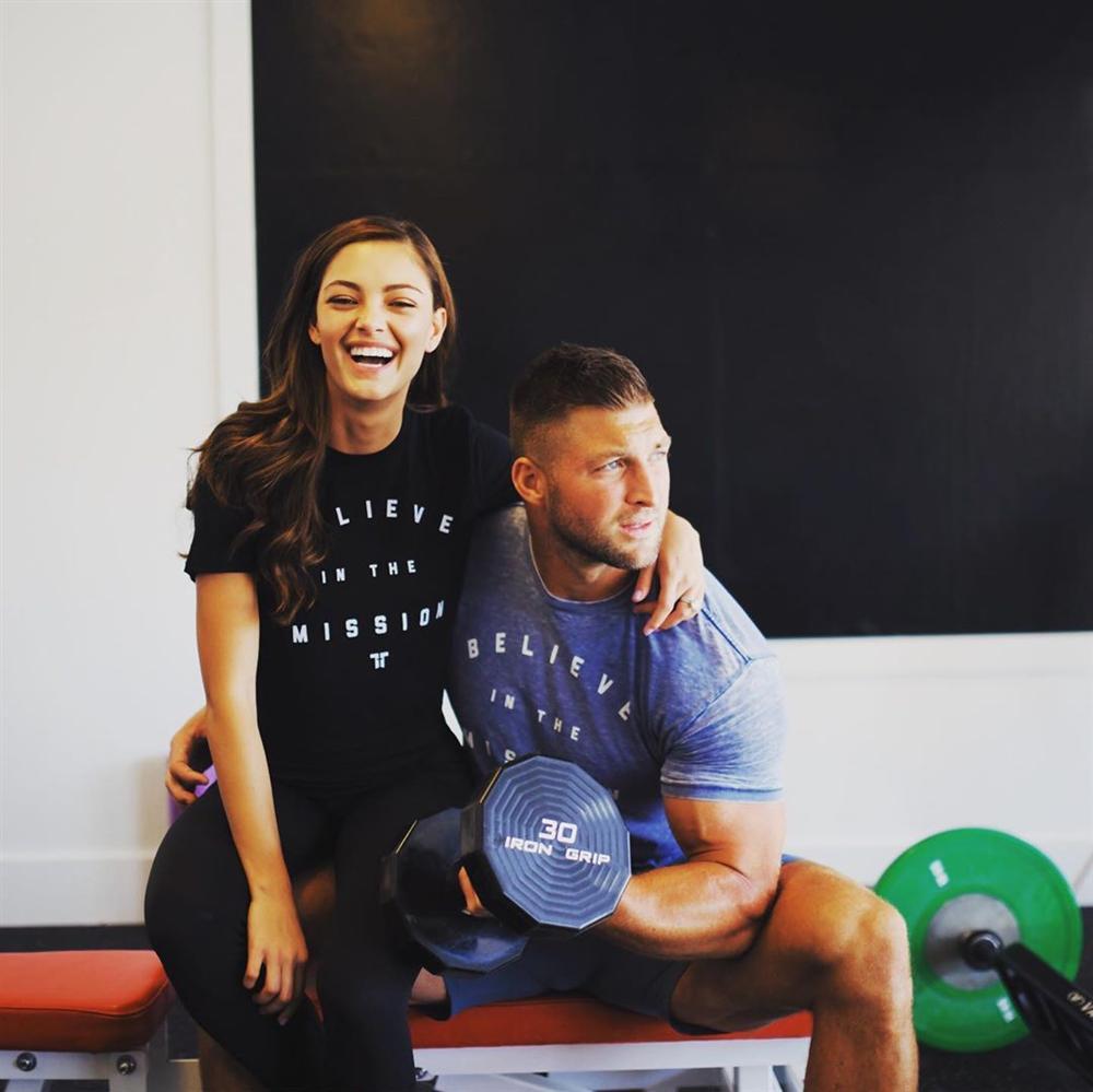 Bản tin Hoa hậu Hoàn vũ 15/4: Đối thủ make-up lồng lộn, nhan sắc lấn lướt Khánh Vân-6