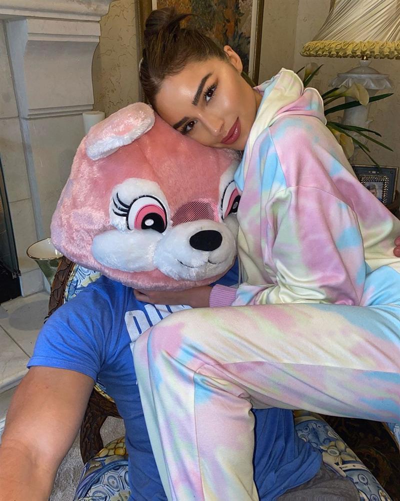 Bản tin Hoa hậu Hoàn vũ 15/4: Đối thủ make-up lồng lộn, nhan sắc lấn lướt Khánh Vân-5