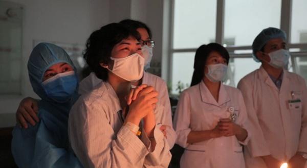 Cô gái mắc ung thư có sinh nhật đặc biệt tại BV Bạch Mai nhờ Covid-19-1