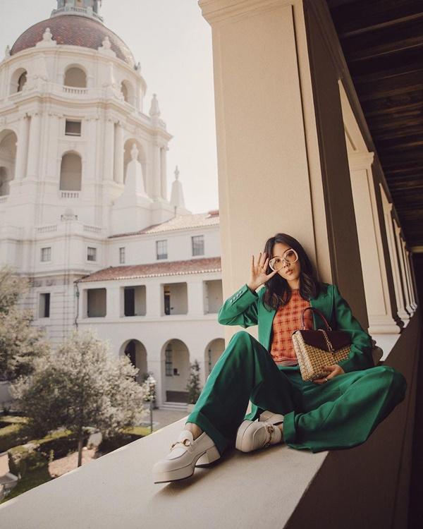 Khi BTV Mai Ngọc thử diện đồ lạ mắt lên truyền hình, phản ứng của dân tình mới đáng nói-11