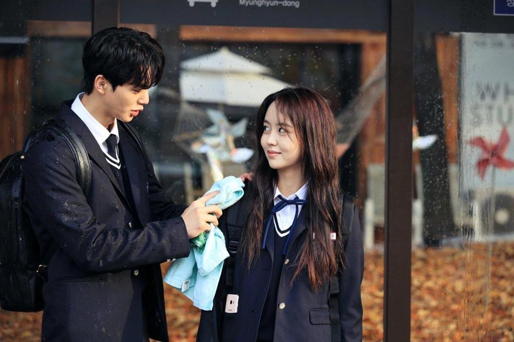 Em gái mưa Kim So Hyun và những lần vướng nghi án hẹn hò bạn diễn-11