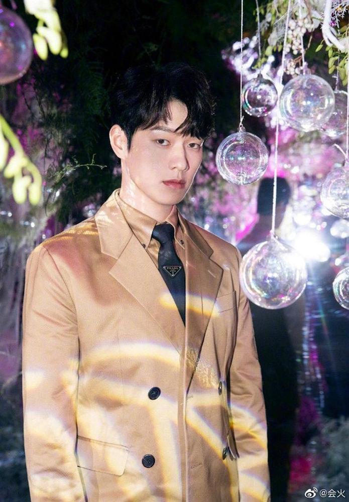 Fan chỉ chấp nhận Dương Mịch hẹn hò chứ không muốn tiến xa với Ngụy Đại Huân vì nhà trai xấu xí-12