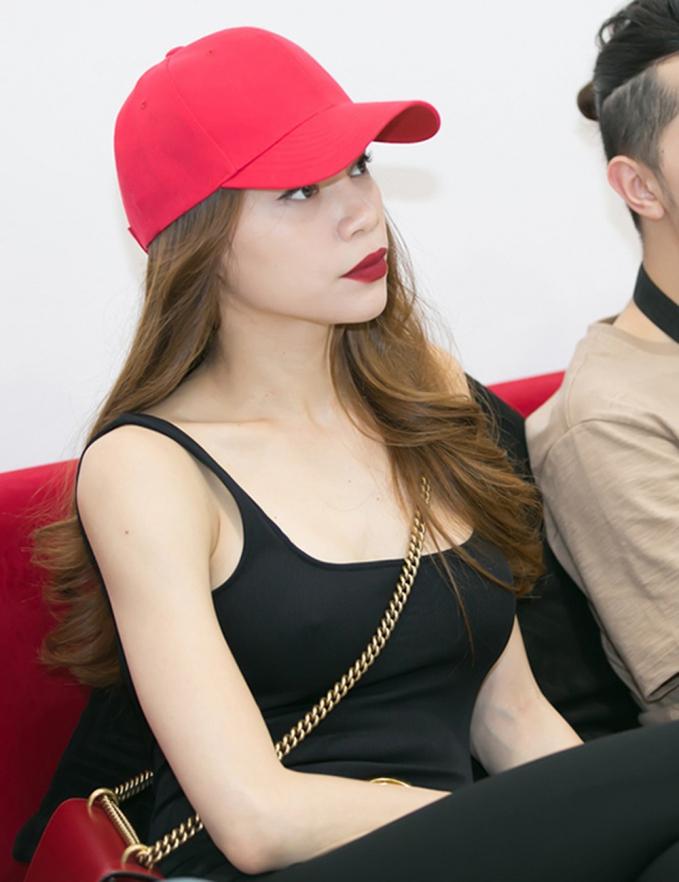 Hồ Ngọc Hà nghiện thả rông, lại một lần nữa lộ điểm nhạy cảm với áo mỏng-10