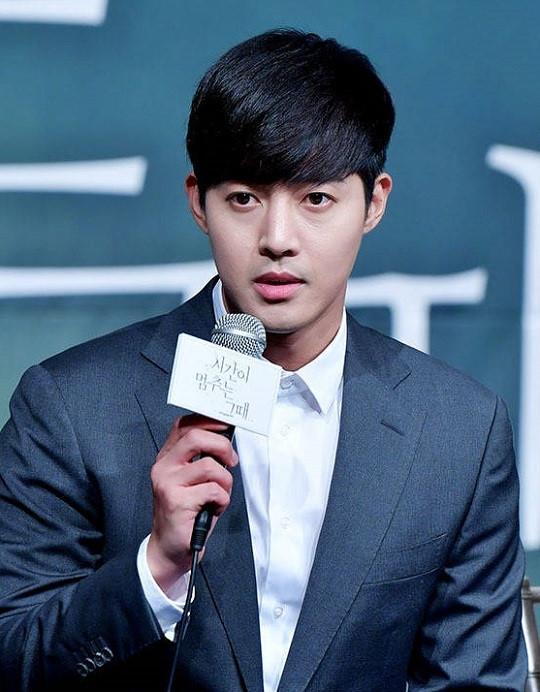 Đại diện của KeyEast Entertainment tuyên bố hợp đồng độc quyền của Kim Hyun Joong đã hết hạn. Anh đang hoạt động với vai trò nghệ sĩ tự do và cập nhật hoạt động trên kênh Youtube riêng của mình.