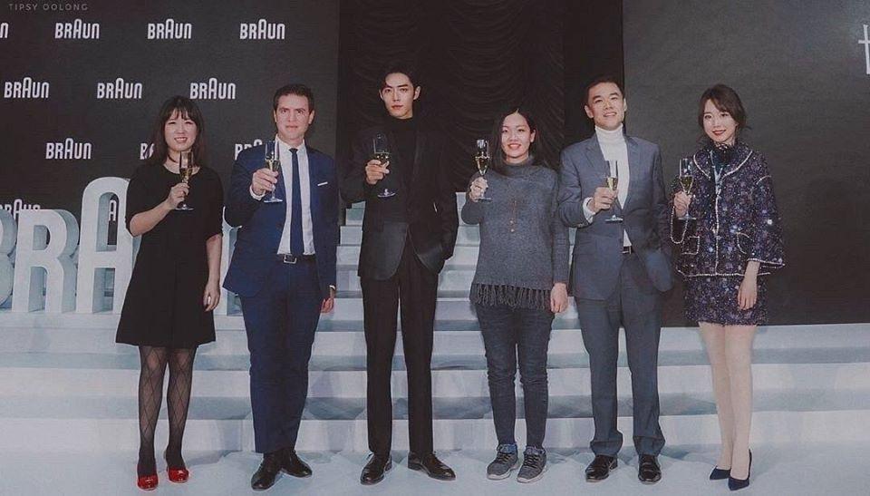 Ảnh đời thường chứng minh tỉ lệ cơ thể chuẩn không cần chỉnh của Tiêu Chiến-1