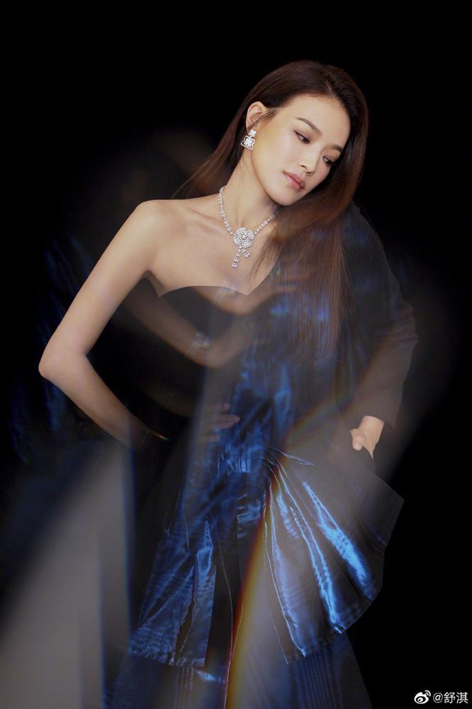 Nhan sắc Thư Kỳ ở tuổi 44-9