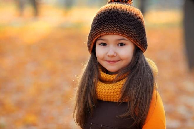 Theo đó, kể từ khi Bella chào đời, chị Yulia đã nói chuyện với con gái bằng tiếng mẹ đẻ và tiếng Anh. Khi Bella lên 1 tuổi, Yulia dạy thêm tiếng Pháp cho con và nhận thấy cô bé tiếp thu rất nhanh. Phát hiện khả năng thiên bẩm của Bella, bố mẹ cô bé thuê gia sư ngôn ngữ về dạy cho con gái. Ảnh: Instagram NV.