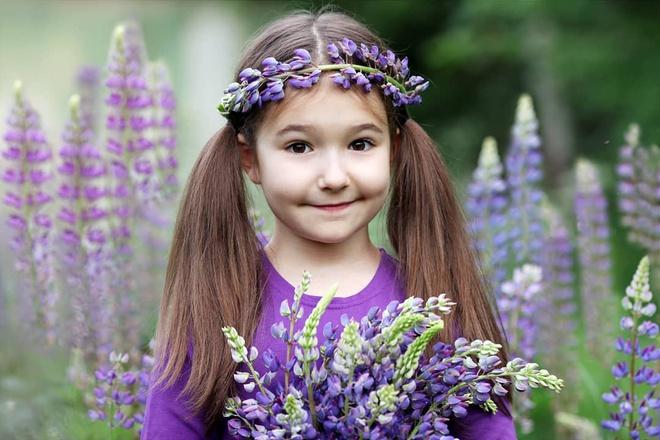 Năm Bella 2,5 tuổi, vợ chồng chị Yulia tiếp tục thuê gia sư dạy tiếng Trung Quốc cho con. Người mẹ trẻ cho hay: “Bella rất vui khi được học ngôn ngữ mới. Năm 3 tuổi, chỉ sau 6 tháng học tiếng Trung, con đã có thể giao tiếp như một đứa trẻ Trung Quốc cùng tuổi”. Ảnh: Instagram NV.