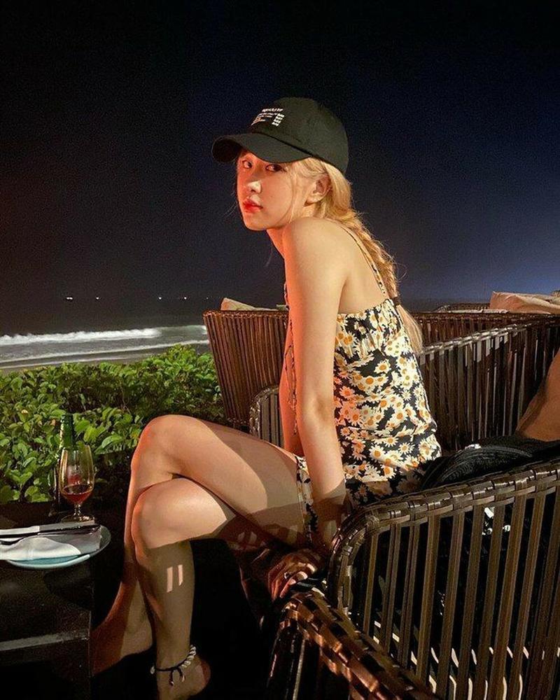 Váy hoa cúc xinh như Rosé là hot trend phải có hè này-1