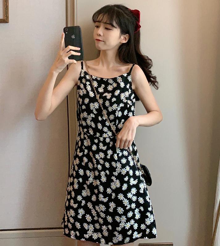 Váy hoa cúc xinh như Rosé là hot trend phải có hè này-3