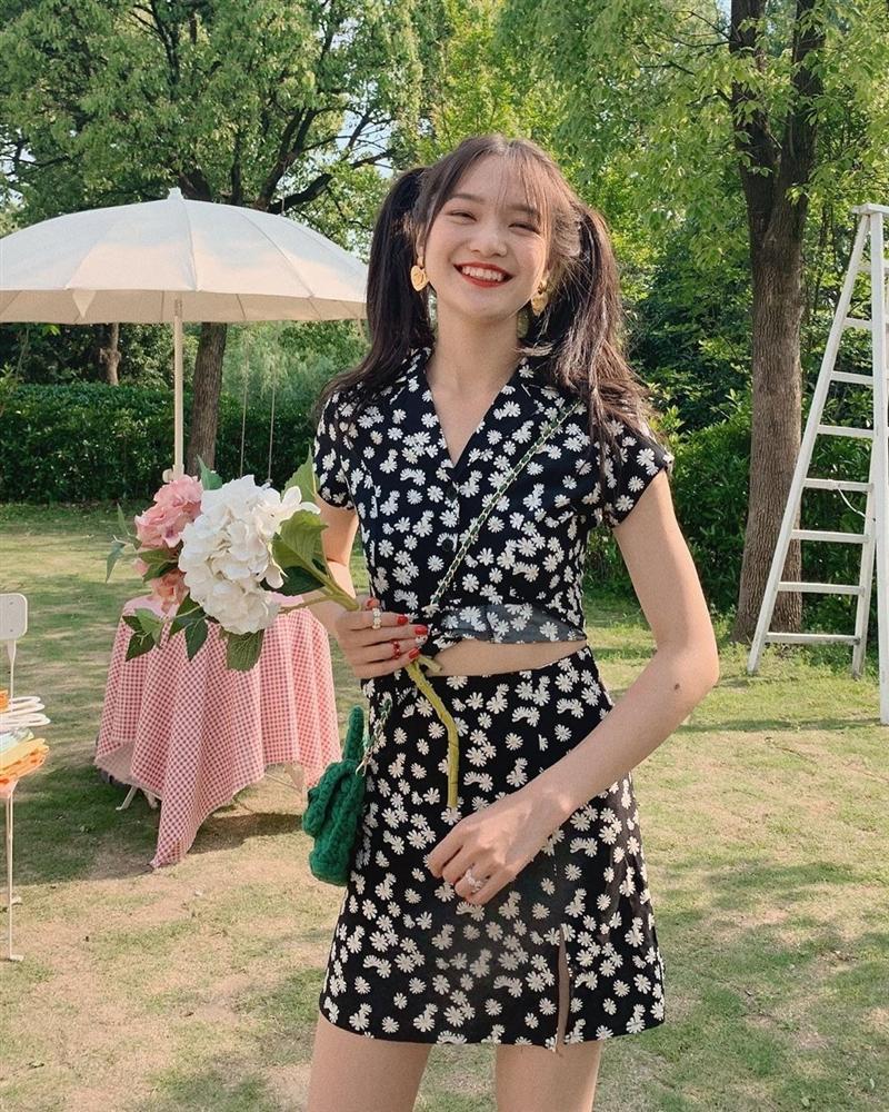 Váy hoa cúc xinh như Rosé là hot trend phải có hè này-6
