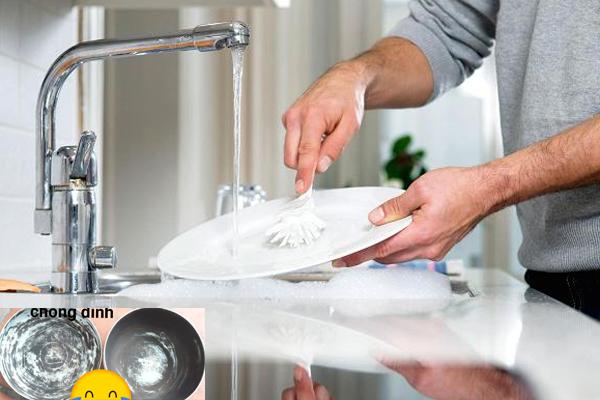 Không cần dùng giấm hay rượu khử tanh, chỉ cần rút sợi này khi mổ cá sẽ hết mùi-5