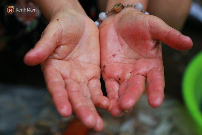 Nỗi niềm những người lao động nghèo chơi vơi giữa Hà Nội vì đại dịch Covid-19: Sống nhờ gạo cứu trợ, cá ươn đi xin-7