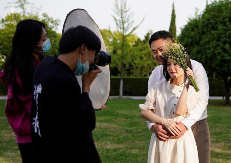 Vũ Hán hết phong tỏa, các đôi rục rịch cưới trở lại-3