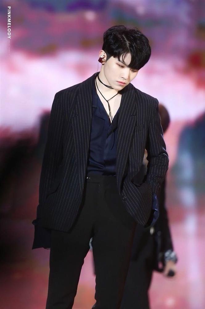 Chàng trai trở thành ca sĩ nổi tiếng vì mẹ thuê nhầm giáo viên-5