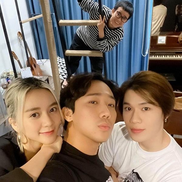 Trấn Thành và Quang Trung rủ nhau qua nhà nhạc sĩ Phương Uyên "quậy".