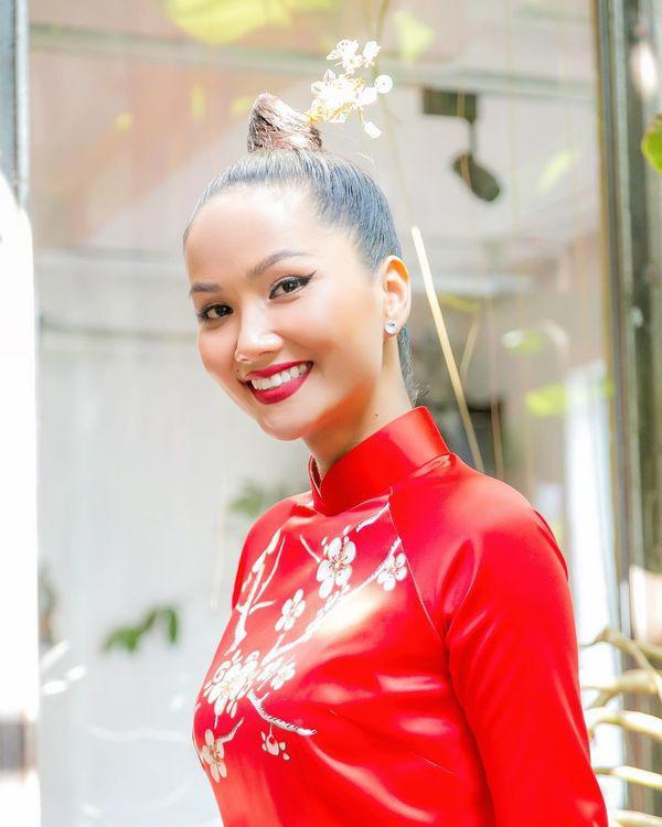 Quay clip biến hình theo cách riêng, H’Hen Niê làm fans lầm tưởng bị make up hỏng-11