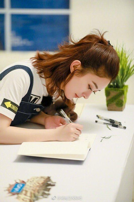 Triệu Lệ Dĩnh khoe hình ảnh mới, sau kết hôn càng trẻ đẹp khó tin-3