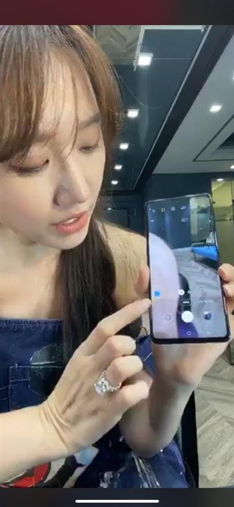 Nhà không có gì ngoài kim cương, Trấn Thành và Hari Won là cặp vợ chồng giàu có nhất Vbiz-2