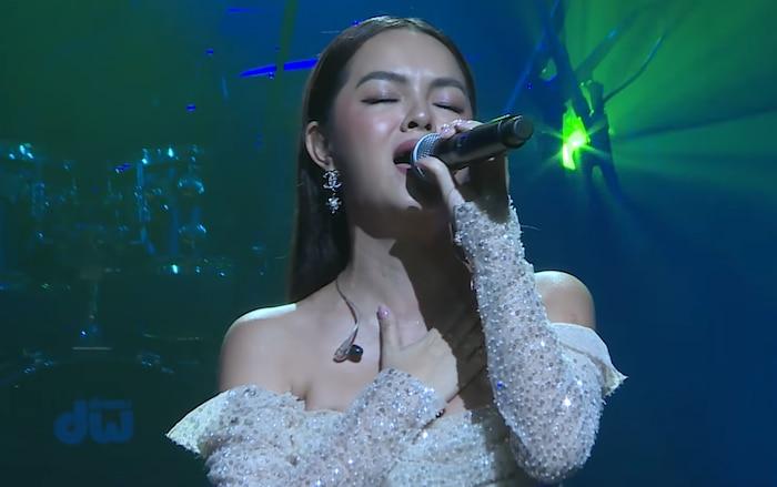 Dân mạng bồi hồi khi nghe Phạm Quỳnh Anh hát lại ca khúc 10 năm tuổi đời!-1