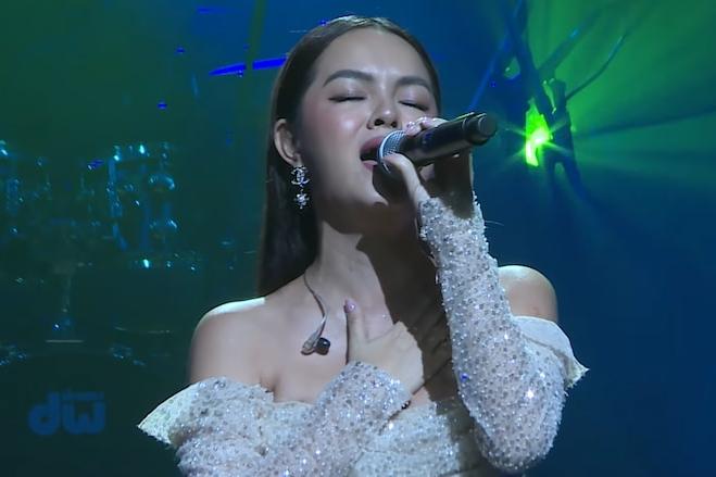 Khả năng hát live của Phạm Quỳnh Anh-1