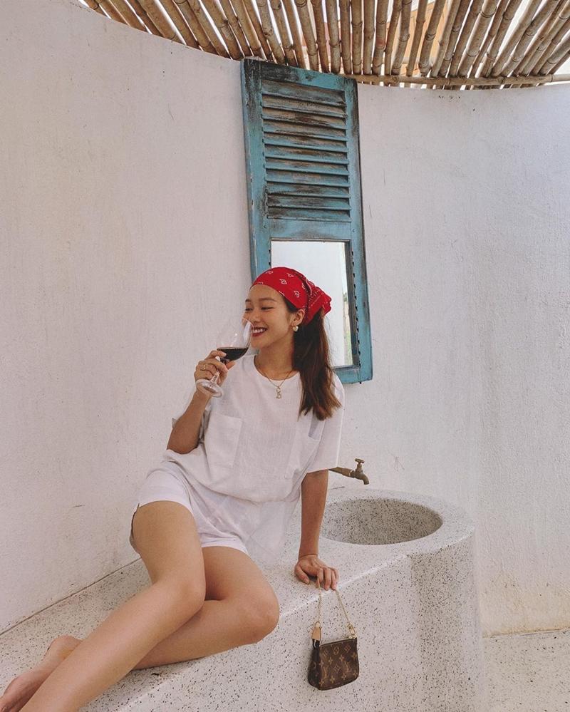 Sam diện áo xuyên thấu - Thiều Bảo Trâm bất ngờ phô diễn vòng 1 phổng phao-7