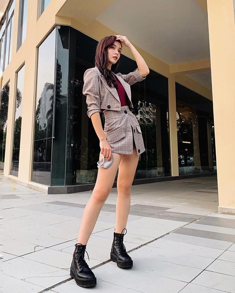 Sam diện áo xuyên thấu - Thiều Bảo Trâm bất ngờ phô diễn vòng 1 phổng phao-8