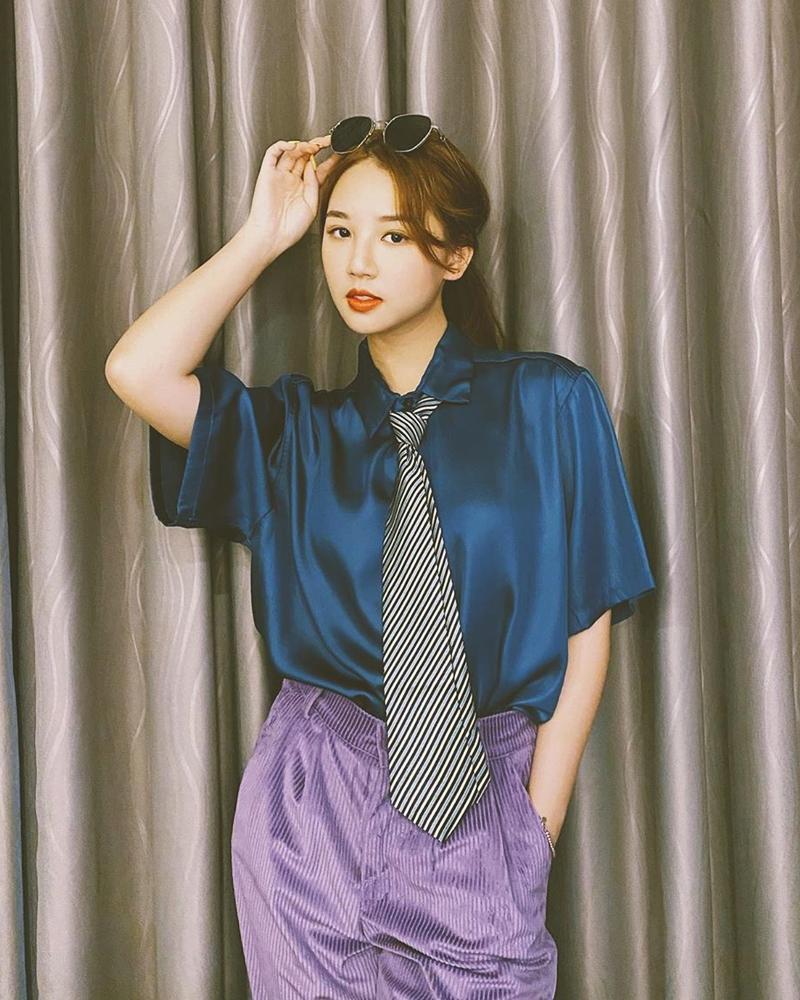 Sam diện áo xuyên thấu - Thiều Bảo Trâm bất ngờ phô diễn vòng 1 phổng phao-1