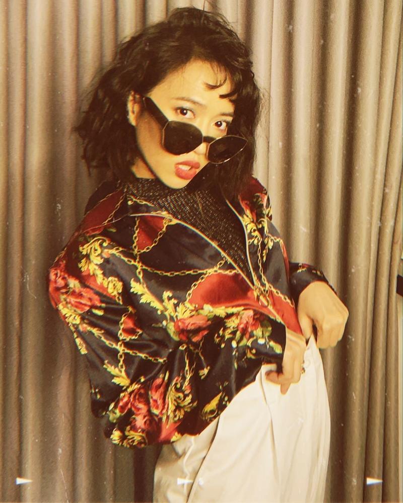 Sam diện áo xuyên thấu - Thiều Bảo Trâm bất ngờ phô diễn vòng 1 phổng phao-2