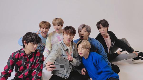 Ở nhà tránh dịch không lo chán: RM cho biết BTS sẽ livestream mỗi tuần, nhóm đang sản xuất album mới-1