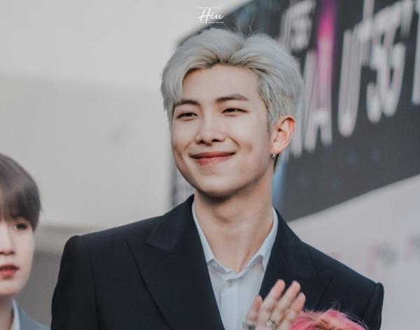 Ở nhà tránh dịch không lo chán: RM cho biết BTS sẽ livestream mỗi tuần, nhóm đang sản xuất album mới-5