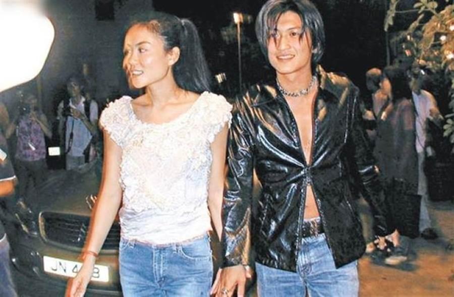 Chỉ với chi tiết nhỏ, dân mạng biết rằng tình cảm của Tạ Đình Phong - Vương Phi vẫn bền vững và nồng thắm-11