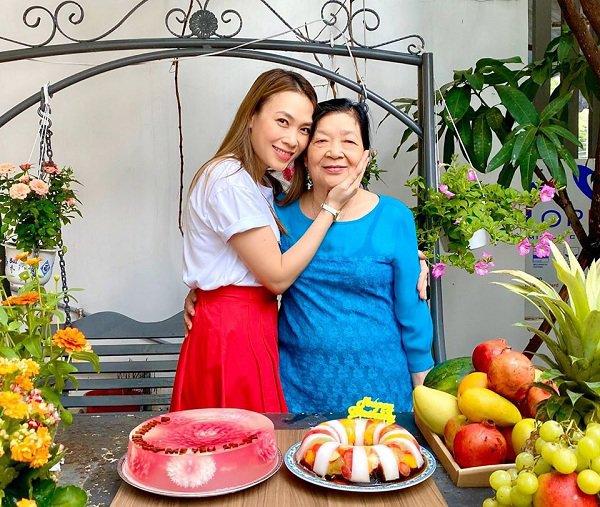 Không chỉ hợp diện ra ngoài, áo phông được nhiều sao Việt mặc ở nhà để giấu dáng kém thon-7